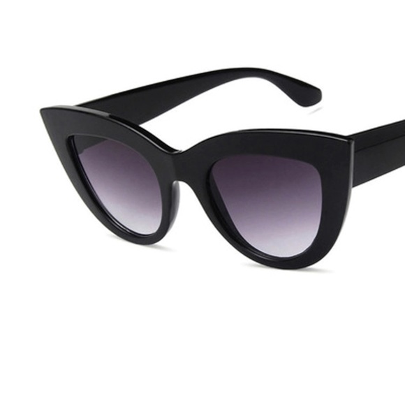 Women Cat eye tinted sunglasses - Picture 3 of 3